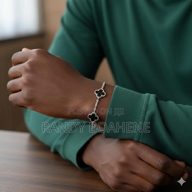 Flower Plum Bracelet · Photo 2