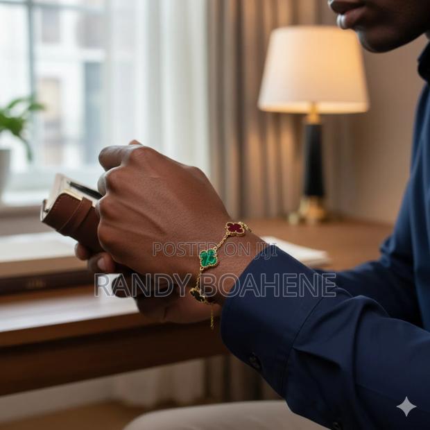Flower Plum Bracelet · Photo 4