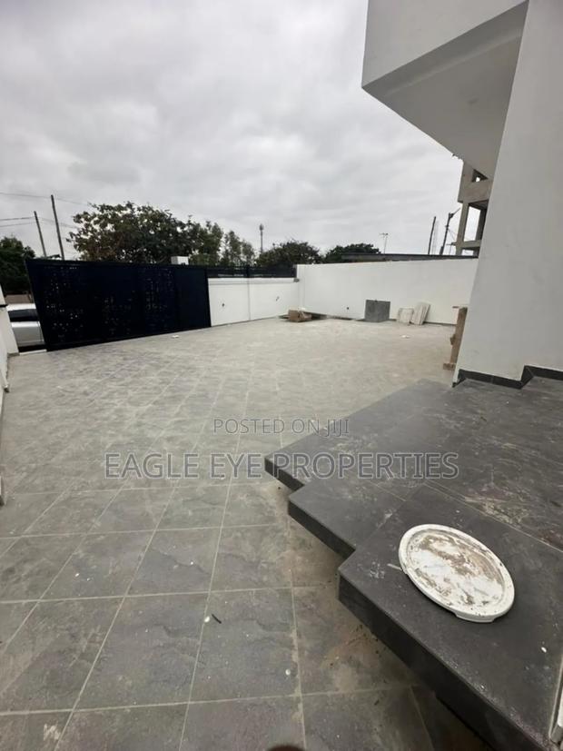 4bdrm House in Sakumono for sale · Photo 2