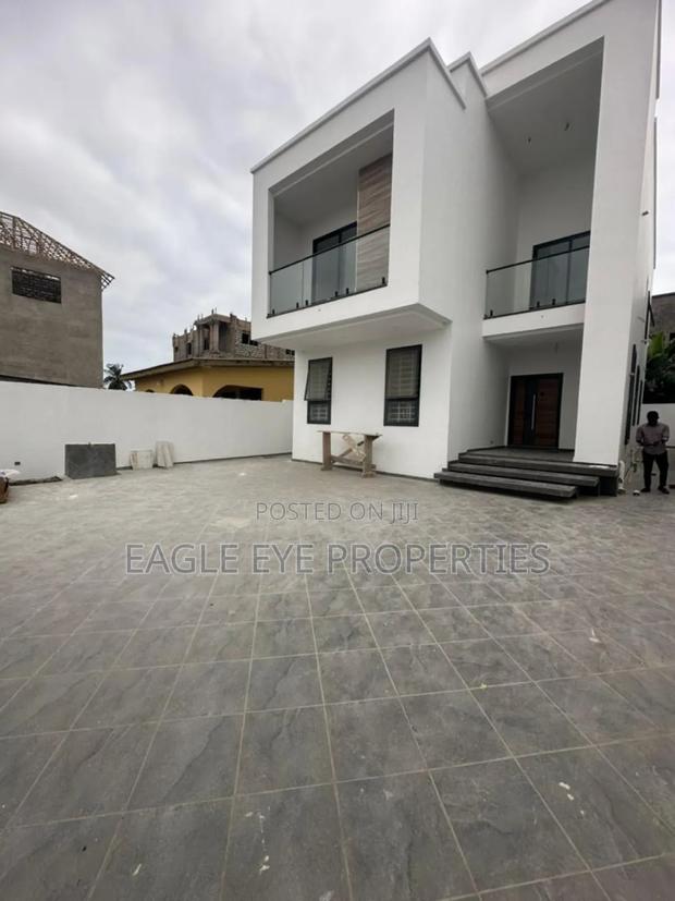 4bdrm House in Sakumono for sale · Photo 3