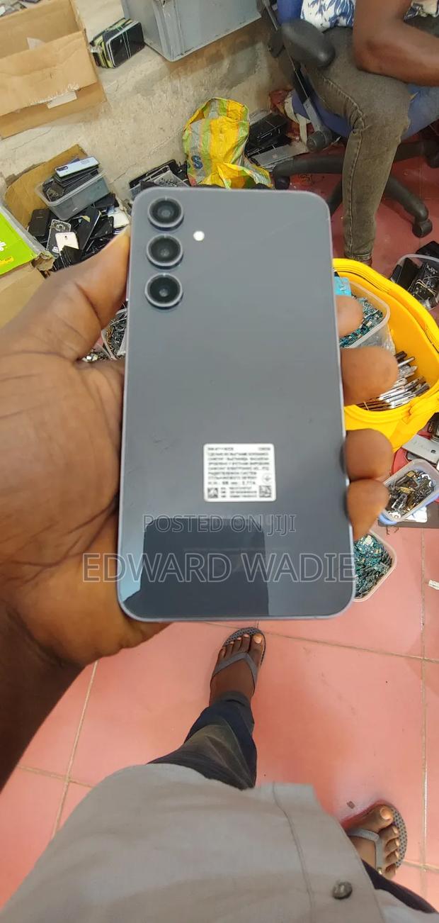 Samsung Galaxy S23 FE 128 GB Gray · Photo 2