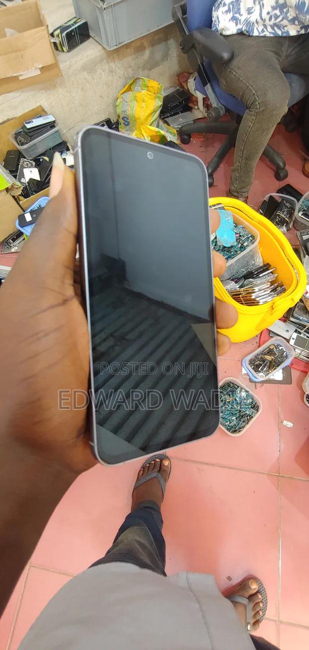 Samsung Galaxy S23 FE 128 GB Gray · Photo 3