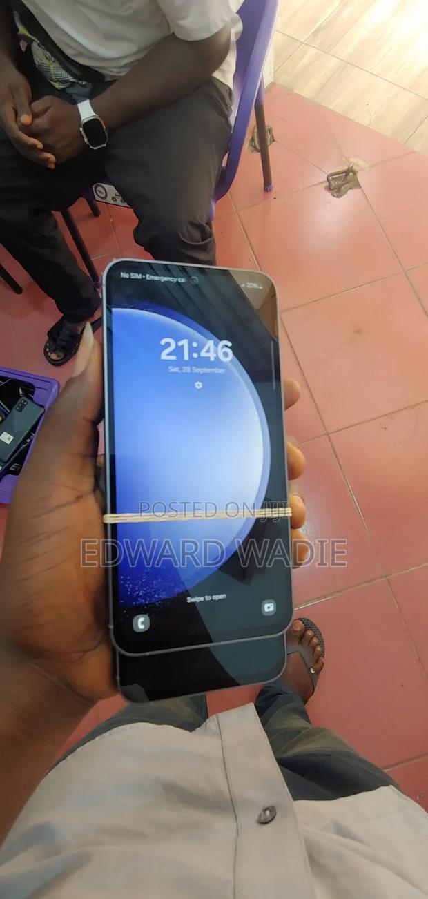 Samsung Galaxy S23 FE 128 GB Gray · Photo 4