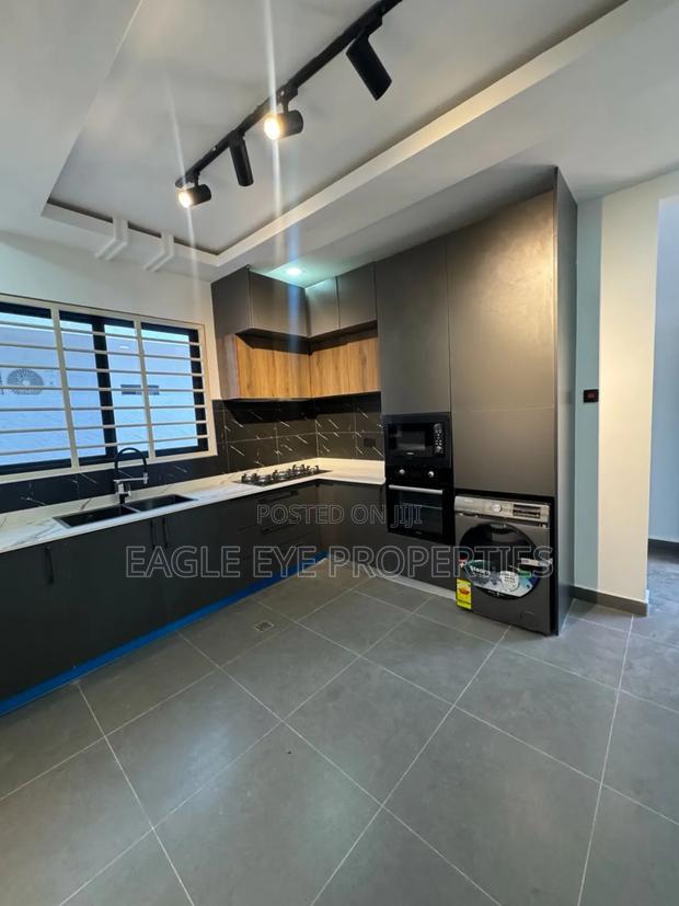 4bdrm House in Sakumono for sale · Photo 8