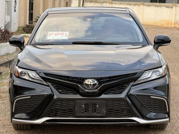 Toyota Camry XSE 2022 Black · Photo 2