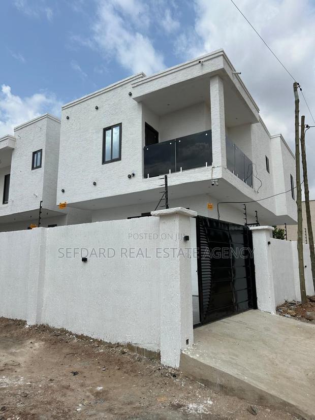 3bdrm Duplex in Ashaley Botwe for sale · Photo 1