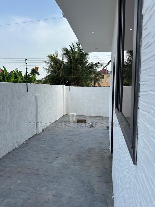 3bdrm Duplex in Ashaley Botwe for sale · Photo 4