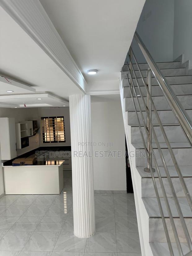 3bdrm Duplex in Ashaley Botwe for sale · Photo 6