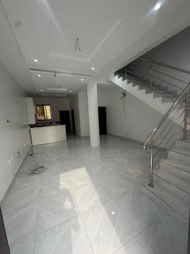3bdrm Duplex in Ashaley Botwe for sale · Photo 8