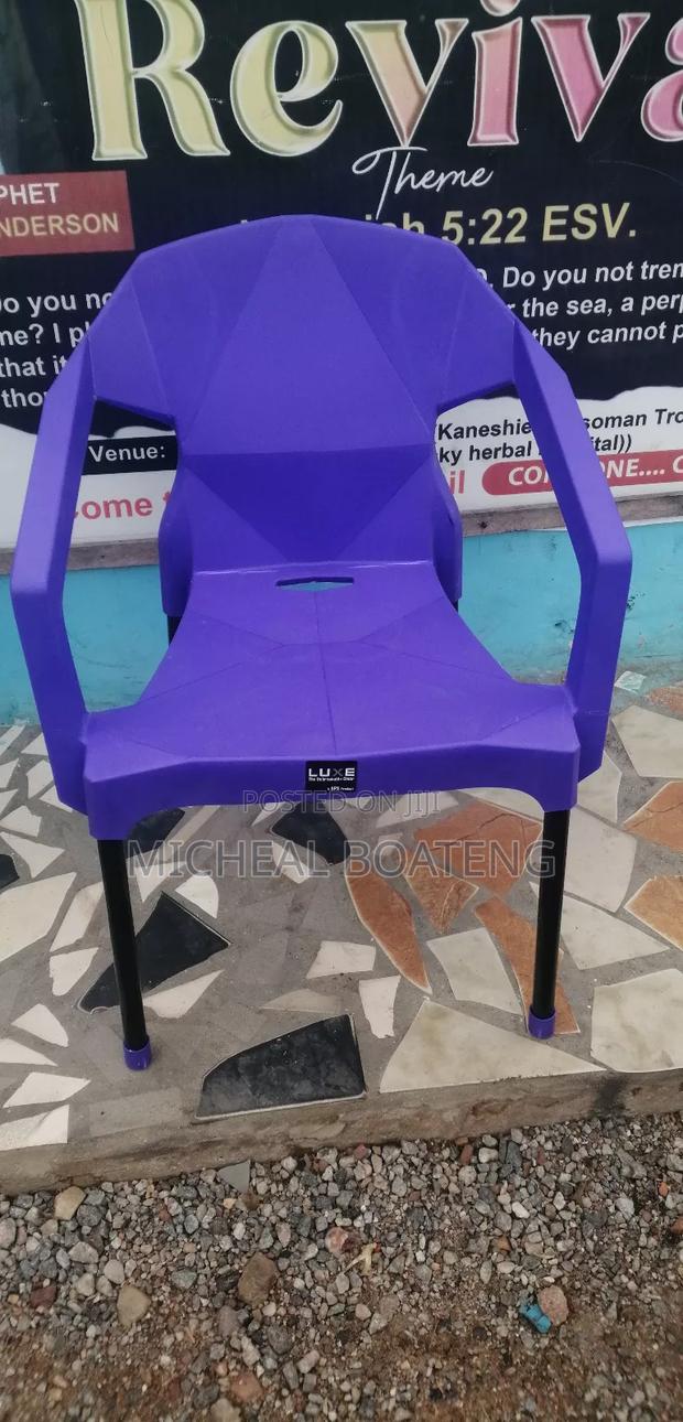Quality Plastic Chairs · Photo 2
