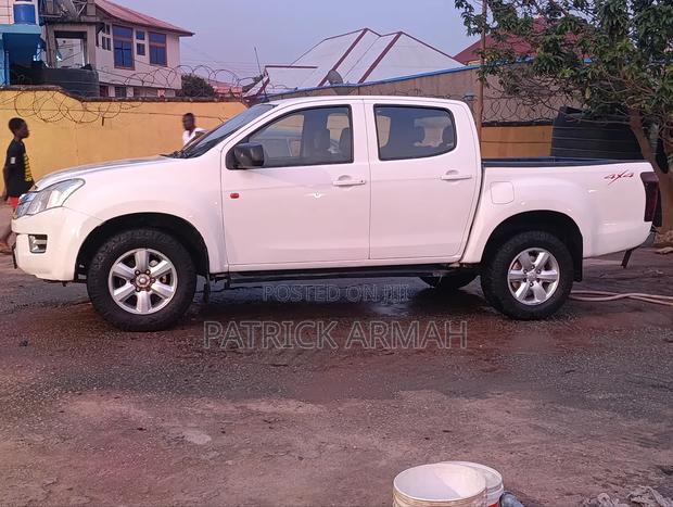 Isuzu D-MAX 2014 White · Photo 2