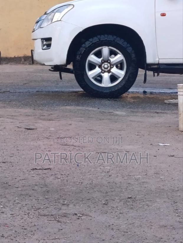 Isuzu D-MAX 2014 White · Photo 3