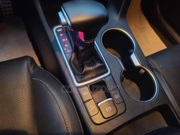 Kia Sportage 2019 Gray · Photo 4