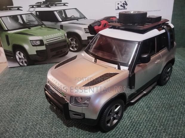 License Land Rover Defender 4x4 · Photo 1