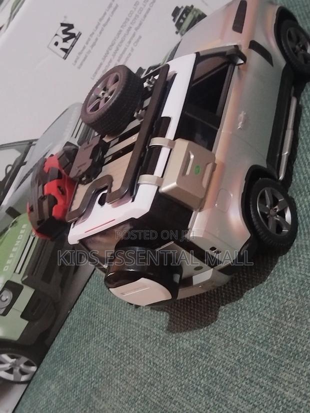 License Land Rover Defender 4x4 · Photo 2