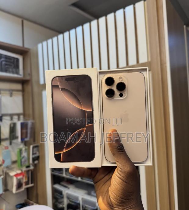 Apple iPhone 16 Pro 256 GB Gold · Photo 1