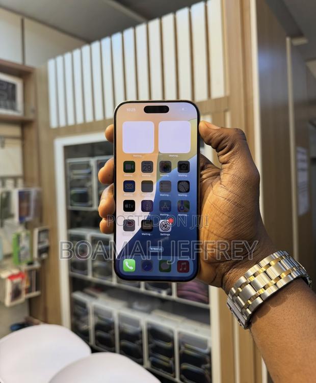 Apple iPhone 16 Pro 256 GB Gold · Photo 3