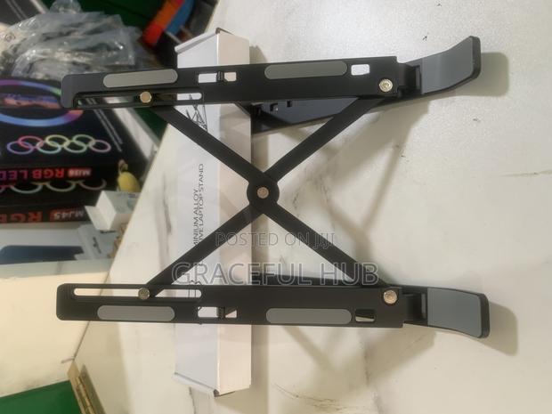 Laptop Stand · Photo 1