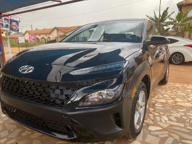 Hyundai Kona SE 2023 Black · Photo 2