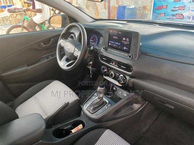 Hyundai Kona SE 2023 Black · Photo 4