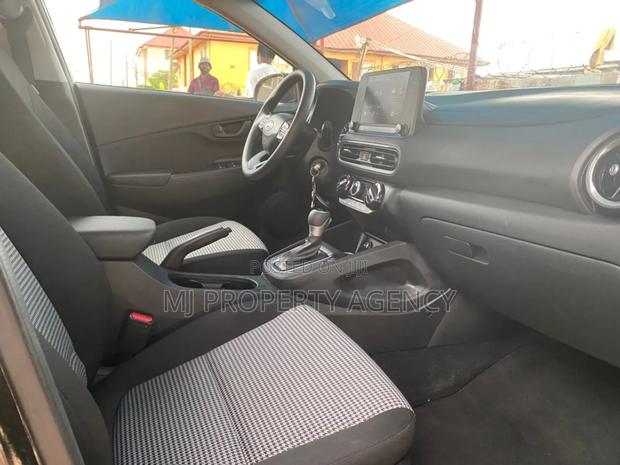Hyundai Kona SE 2023 Black · Photo 6