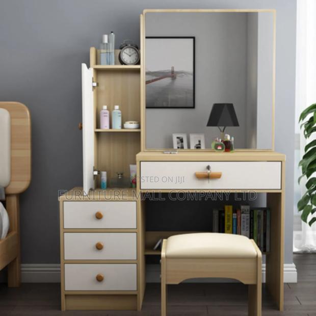 Lovely Dressing Mirror With Lightening System · Photo 1