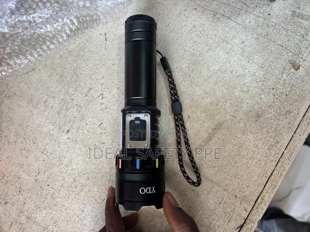 Rechargeable Led Flashlight · Photo 2