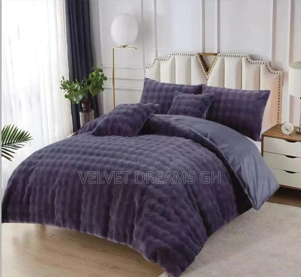 6 Pieces Fluffy Duvet Set Soft, Warm Luxury Bedding · Photo 3