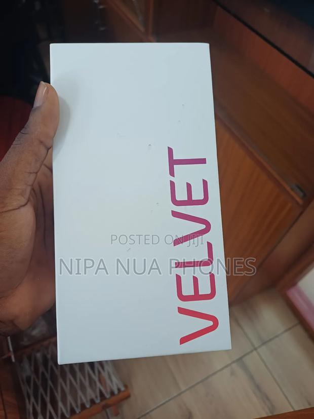 New LG Velvet 128 GB Black · Photo 1
