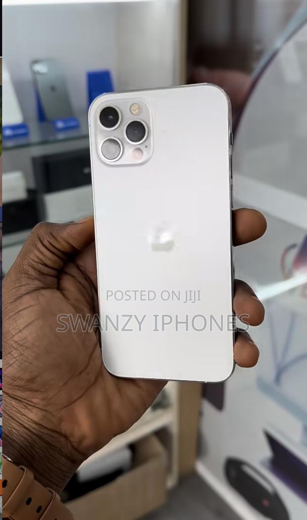 Apple iPhone 12 Pro Max 128 GB White · Photo 2