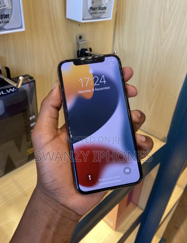Apple iPhone 11 Pro 64 GB Black · Photo 1