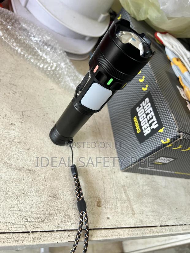 Rechargeable Led Flashlight · Photo 3