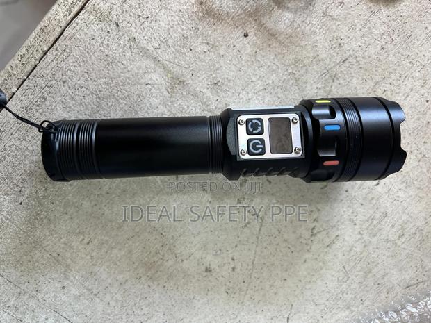 Rechargeable Led Flashlight · Photo 1