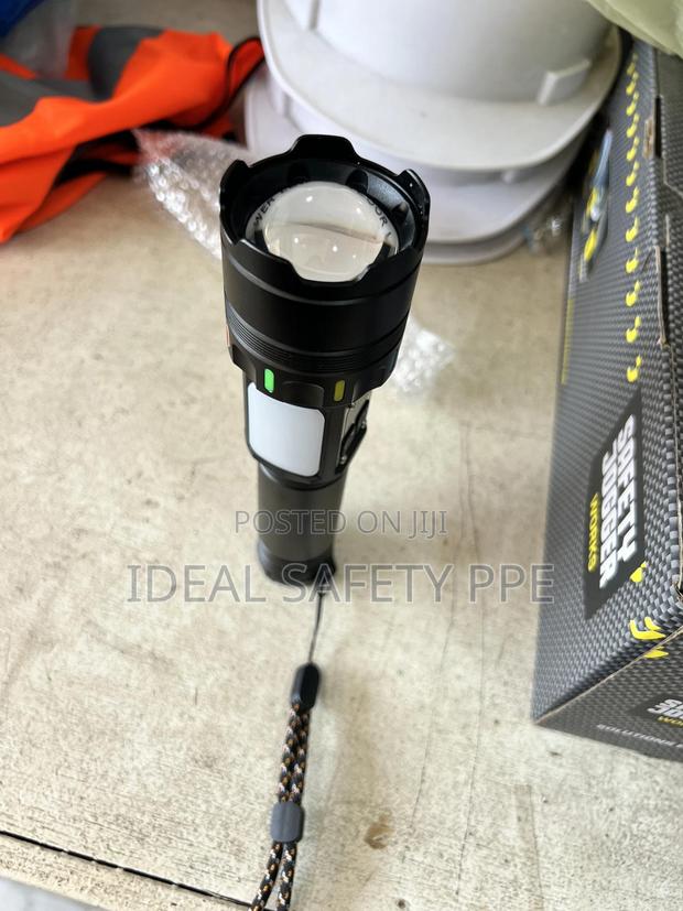 Rechargeable Led Flashlight · Photo 4