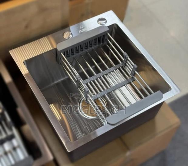 Single Bowl Armless Sink · Photo 1
