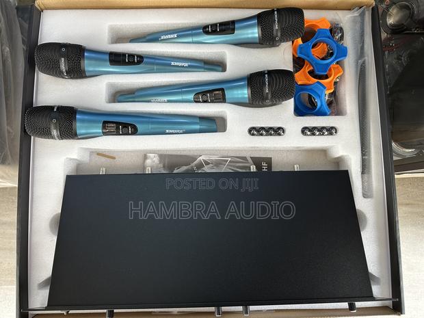 Shure 4 in 1 Wireless Microphone · Photo 2