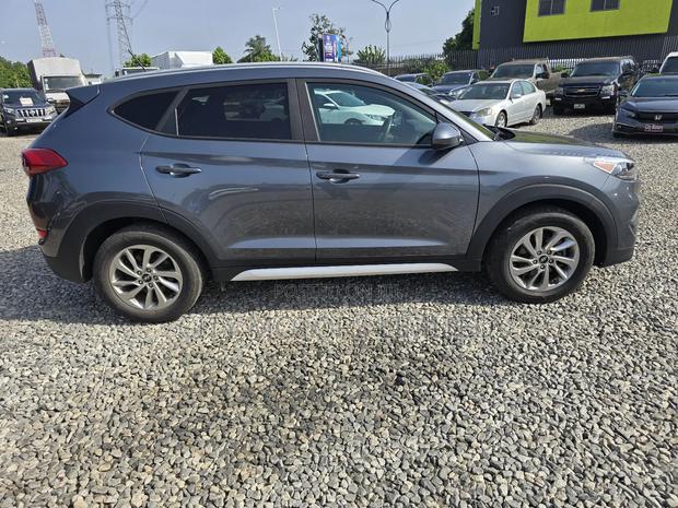 Hyundai Tucson Eco AWD 2017 Gray · Photo 4