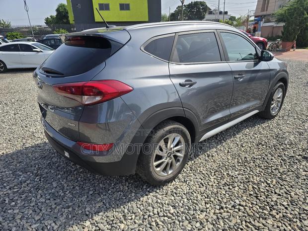 Hyundai Tucson Eco AWD 2017 Gray · Photo 5
