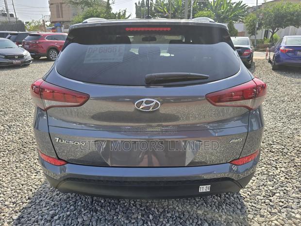 Hyundai Tucson Eco AWD 2017 Gray · Photo 6