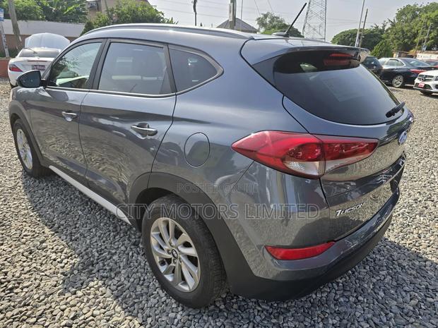 Hyundai Tucson Eco AWD 2017 Gray · Photo 7