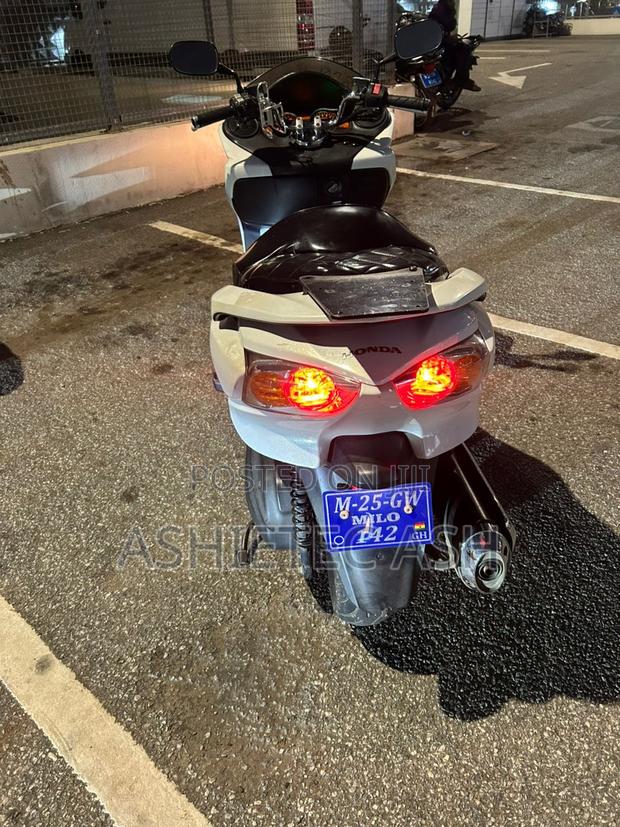 Honda Forza 2025 White · Photo 2