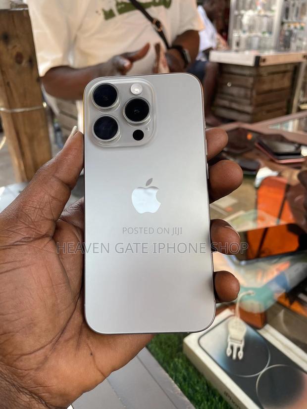 Apple iPhone 15 Pro 128 GB · Photo 2
