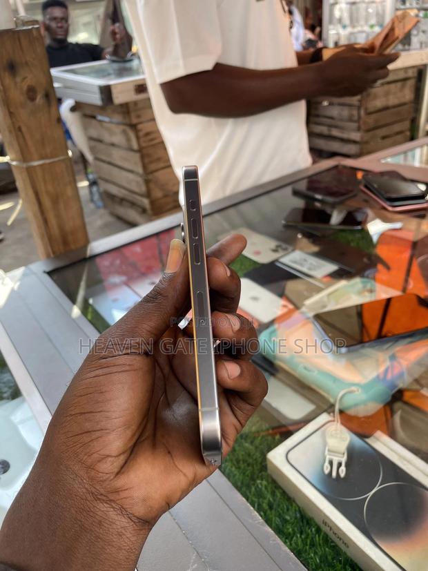 Apple iPhone 15 Pro 128 GB · Photo 4