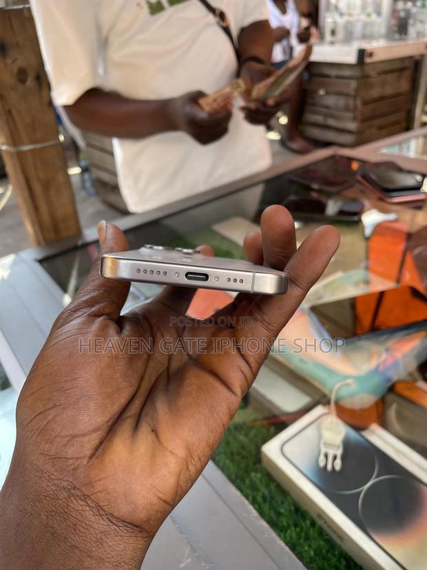 Apple iPhone 15 Pro 128 GB · Photo 3