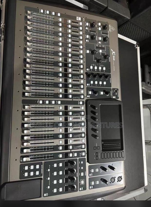 Behringer X-32 Mixing Console · Photo 1