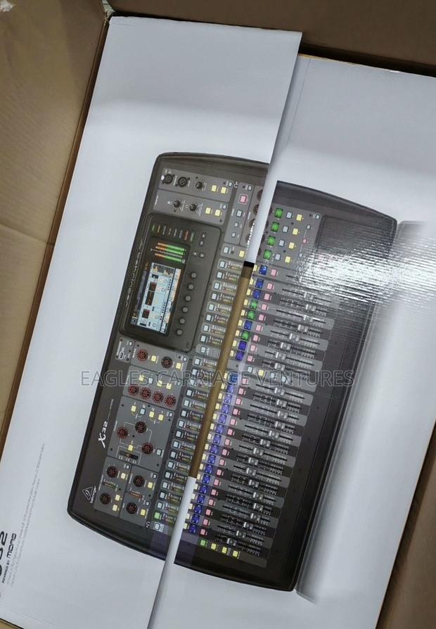 Behringer X-32 Mixing Console · Photo 2