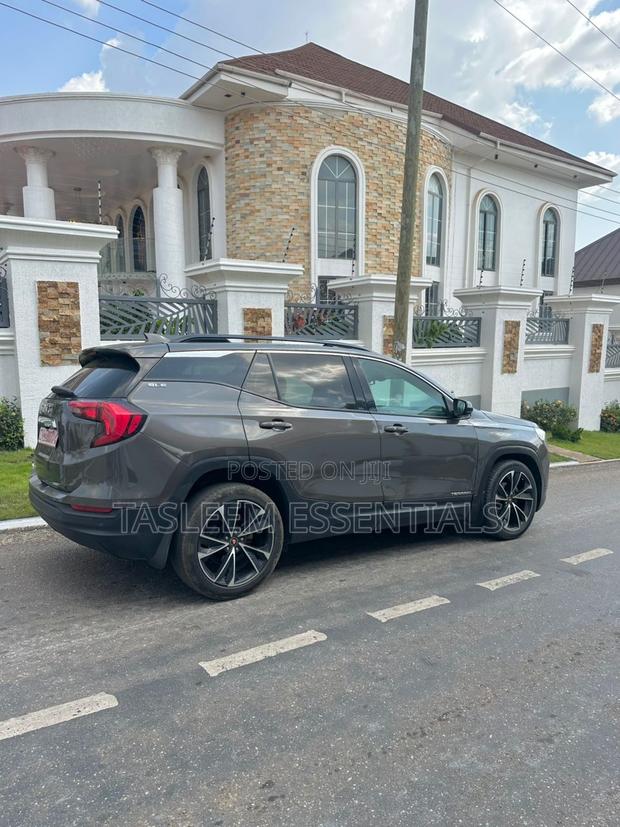GMC Terrain SLE AWD 2019 Black · Photo 3