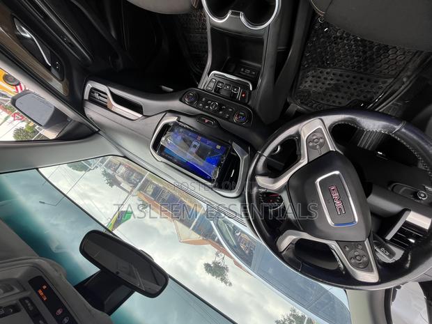 GMC Terrain SLE AWD 2019 Black · Photo 4