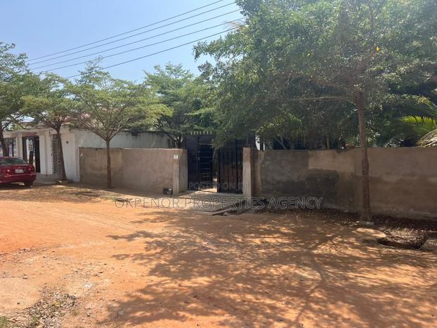 1plot Fence for Sale at Tseaddo Bushroad · Photo 1