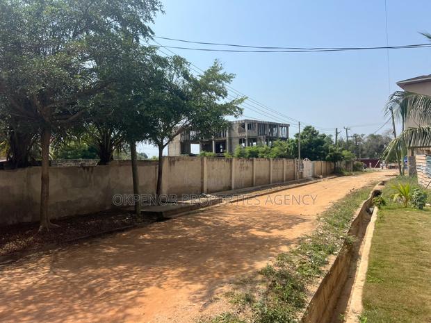 1plot Fence for Sale at Tseaddo Bushroad · Photo 3